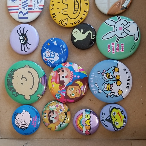 14 BUTTONS PINS - Picture 2 of 4